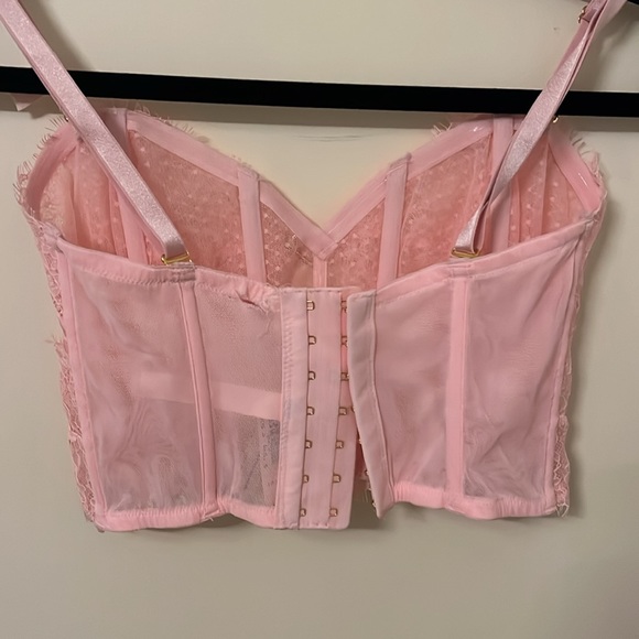 VS corset lightly worn - Picture 4 of 4
